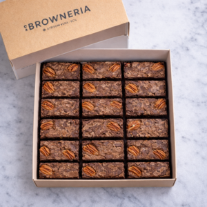 Caja de 18 Brownies con Nueces Pecanas (sin gluten y sin lácteos)